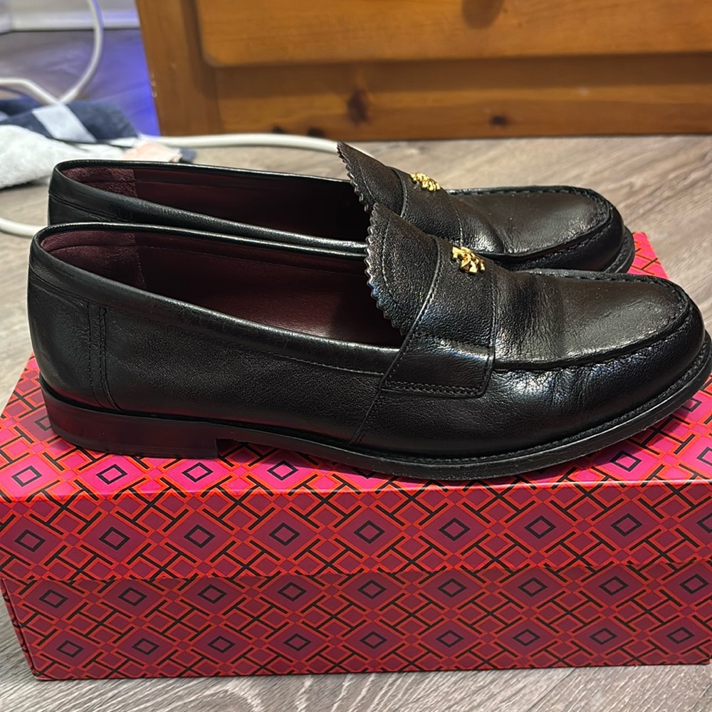 EUC!! - Tory Burch Classic Loafer in Black - Size 9.5M for Women